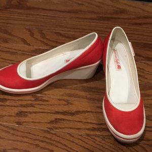 American eagle wedge shoe
